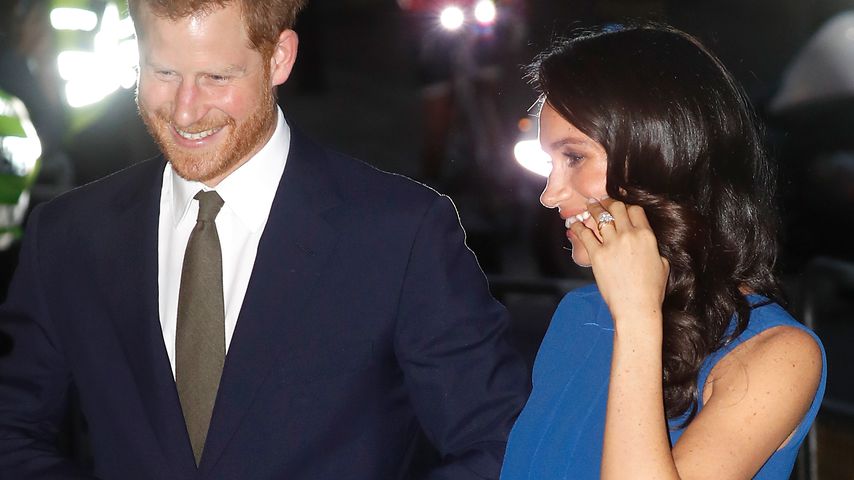 Neue Pics: Herzogin Meghan & Prinz Harry halten Händchen