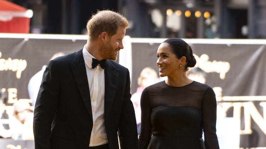 Keine Krise? Prinz Harry und Meghan sind "sehr verliebt"