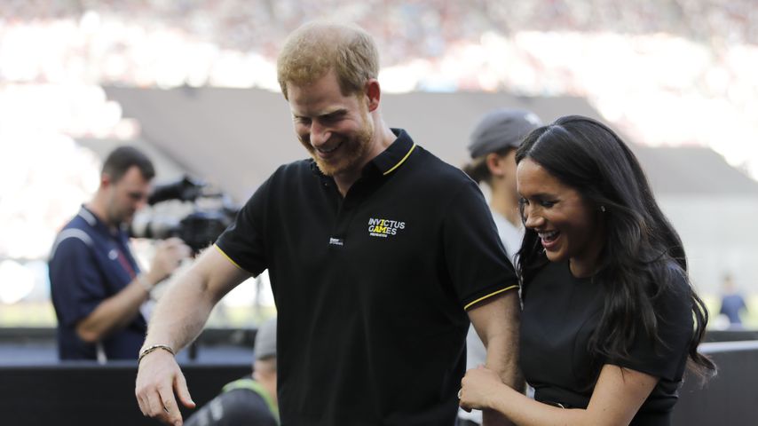 Prinz Harry und Hezogin Meghan total lässig bei einem Baseballspiel
