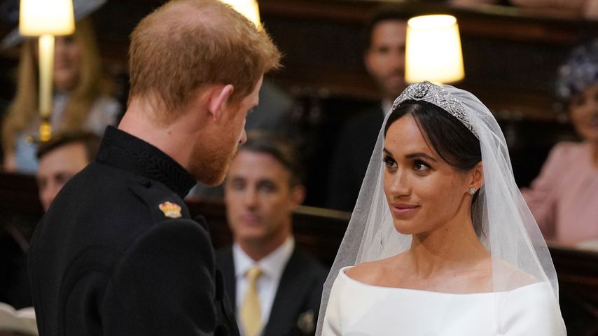 Offizielle Hochzeits-Pics: Harry & Meghan strahlen megahappy