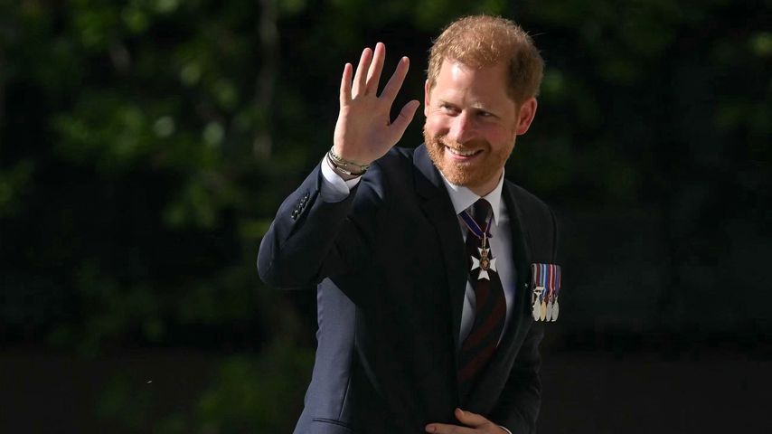 Prinz Harry ist ohne Herzogin Meghan in England gelandet