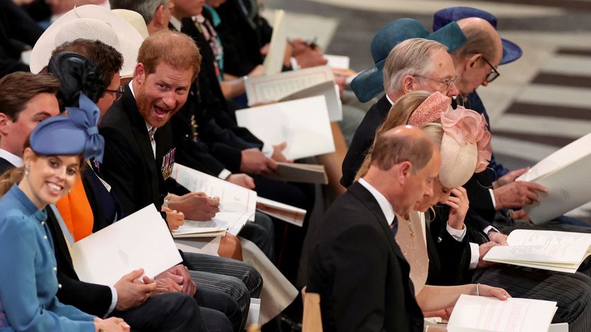 Ganz unroyal: Prinz Harry zog Grimassen beim Gottesdienst!
