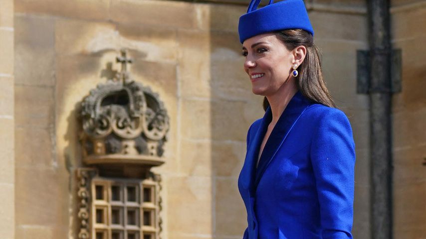 Prinz Louis und Prinzessin Kate vor der St. George Chapel, April 2023