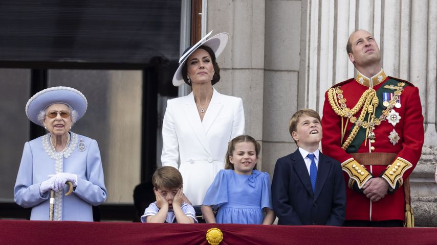 Dei britische Königsfamilie bei der Militärparade im Mai 2022