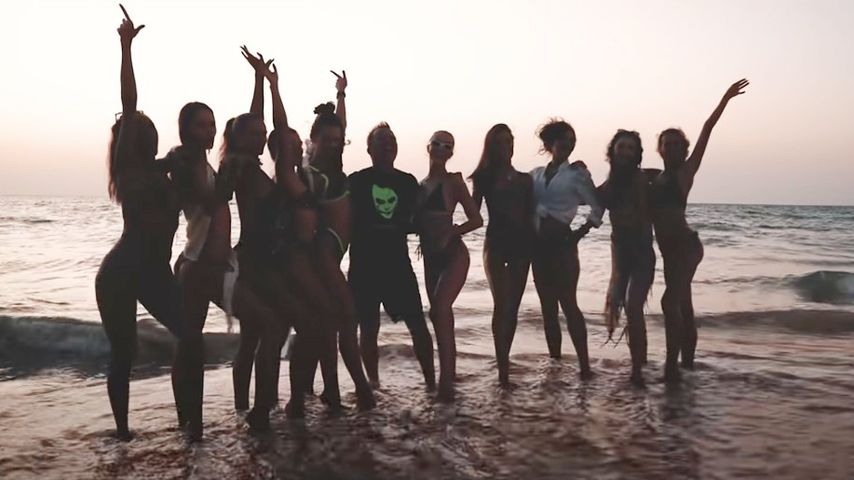Prinz Marcus mit seinen Mädels am "Promis unter Palmen"-Strand