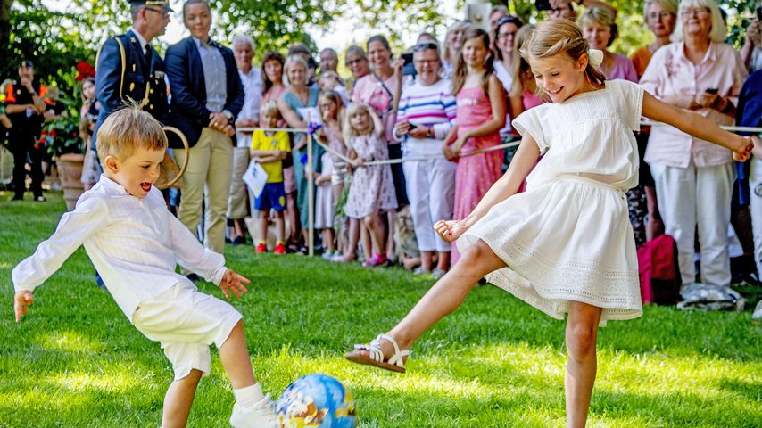 Prinz Oscar und Prinzessin Estelle von Schweden beim  42. Geburtstag von Prinzessin Victoria