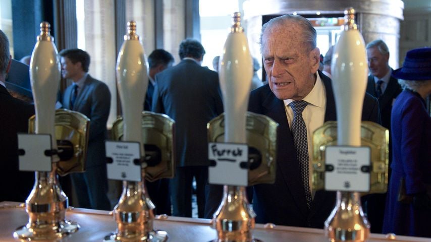 Vor seinem Tod: Prinz Philip büxte für Bier mit Rollator aus