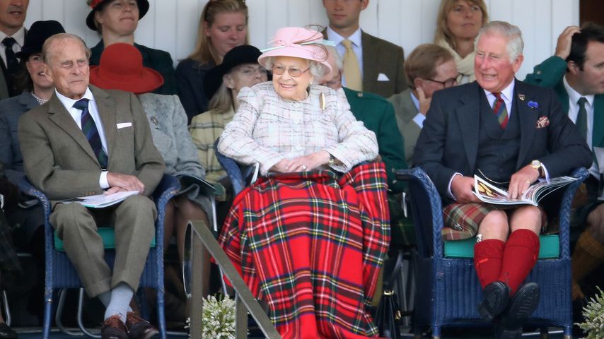 Prinz Philip, Queen Elizabeth II. und Prinz Charles in Schottland, September 2002