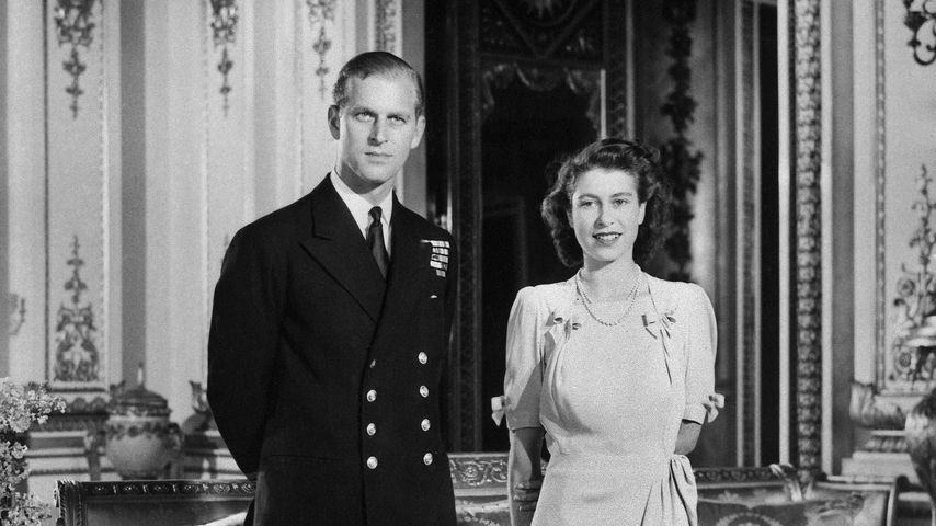 Prinz Philip und die Queen bei der offiziellen Ankündigung ihrer Verlobung