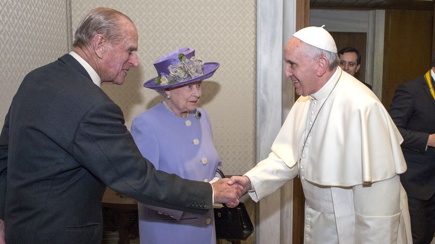 Prinz Philip, Queen Elizabeth II. und Papst Franziskus im April 2014