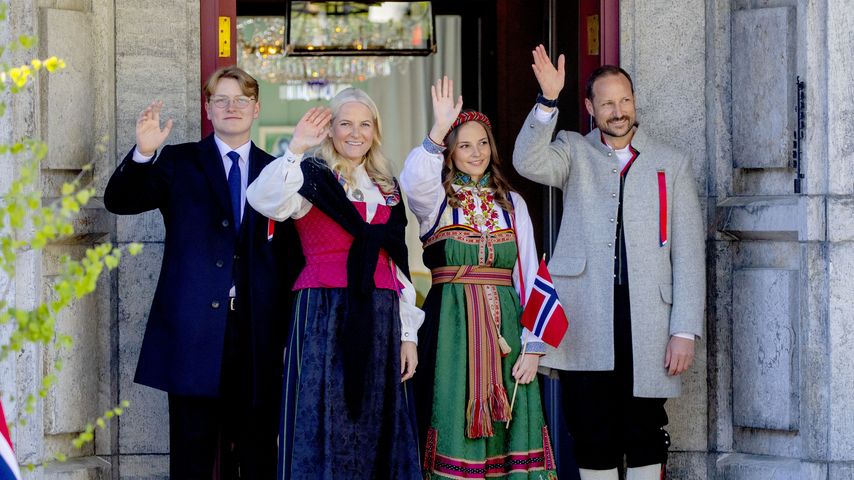 Prinz Sverre Magnus, Mette-Marit, Prinzessin Ingrid Alexandra und Prinz Haakon am Nationalfeiertag