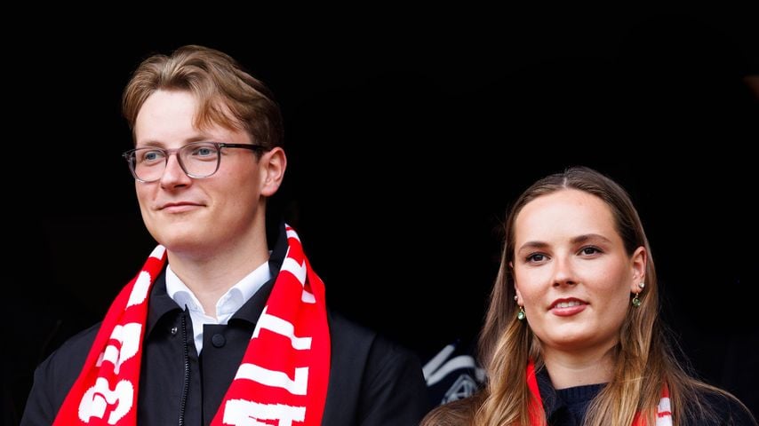Prinz Sverre und Prinzessin Ingrid beim WM-Qualifikationsspiel Norwegen gegen Österreich in Oslo