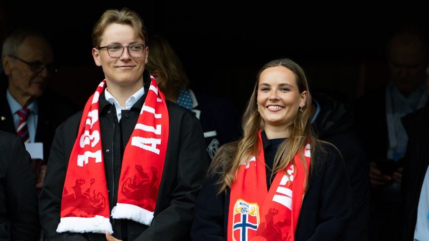 Prinzessin Ingrid & Prinz Sverre unterstützen Fußballerinnen