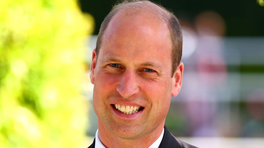 So cool flitzt Prinz William auf seinem E-Scooter herum!