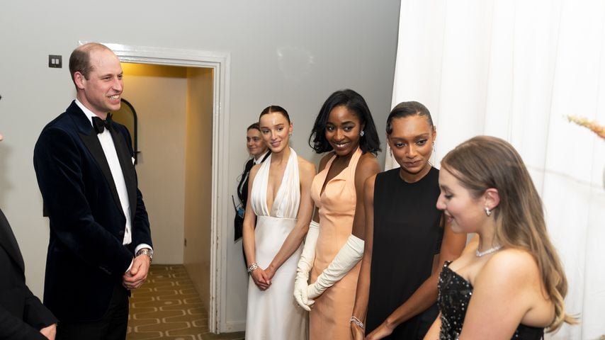 Prinz William, Phoebe Dynevor, Ayo Edebiri, Sophie Wilde und Mia McKenna-Bruce