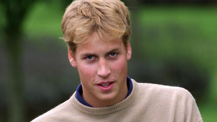 Prinz William kurz nach seinem Abschluss am Eton College im September 2000