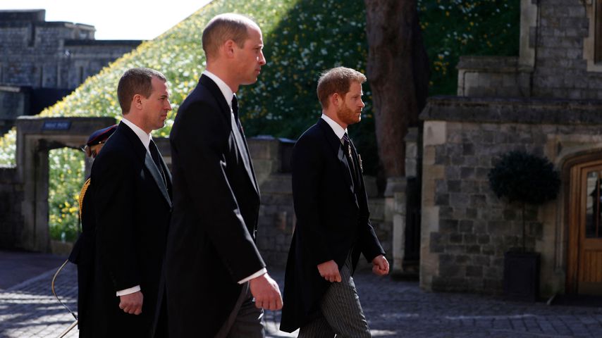 Prinz William, Peter Phillips und Prinz Harry im Trauerzug von Prinz Philip, April 2021
