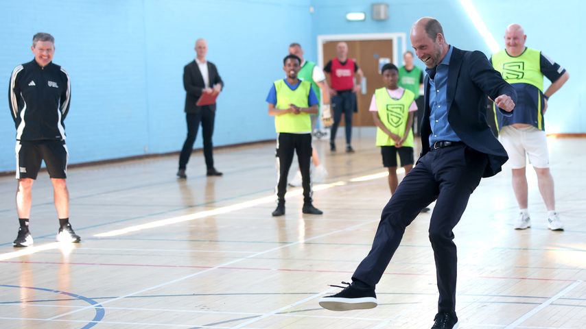 Prinz William schießt einen Elfmeter bei einem Wohltätigkeitsevent im Mai 2025 in Leith, Schottland