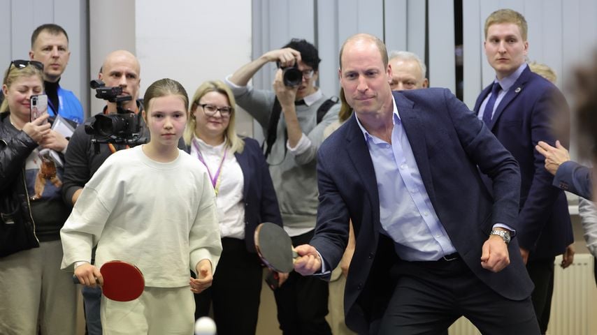 Prinz William spielt Tischtennis mit ukrainischen Kindern