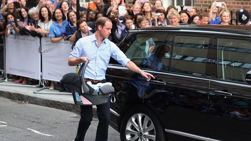 Prinz William mit Prinz George vor dem St. Mary's Hospital