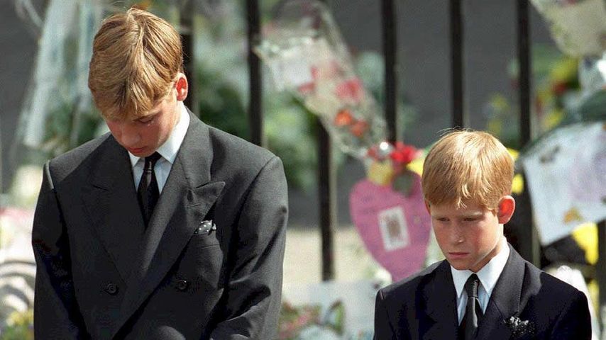 Prinz William und Prinz Harry bei dem Begräbnis von Prinzessin Diana 1997