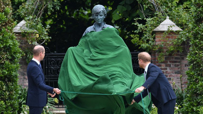 Prinz William und Prinz Harry enthüllen die Diana-Statue