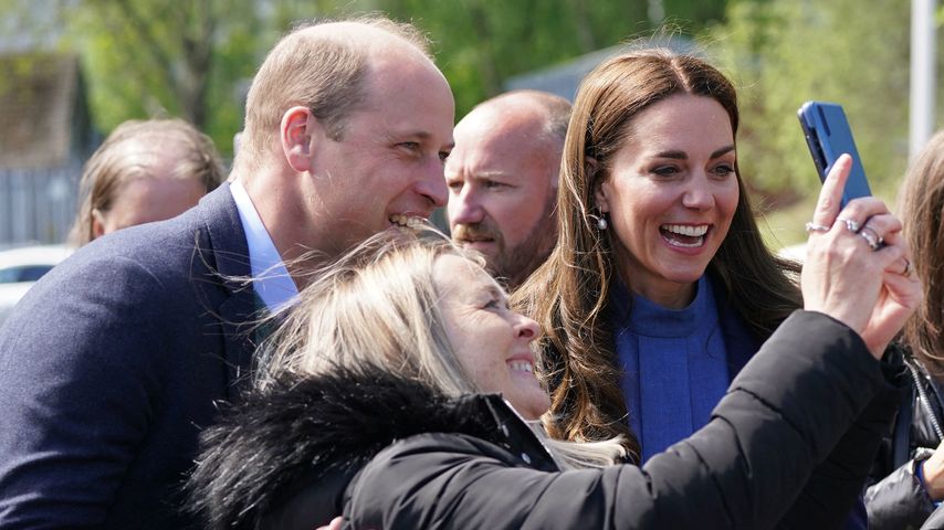 Prinz William und Prinzessin Kate posieren für Selfie
