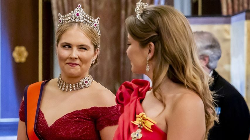 Prinzessin Amalia und Prinzessin Ariane beim Staatsbankett in Amsterdam