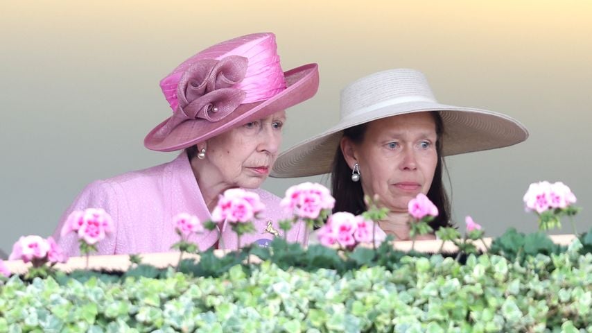 Selten: König Charles und Anne mit Cousine Sarah in Ascot