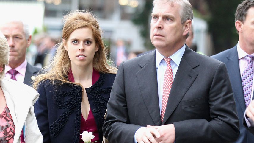 Prinzessin Beatrice und Prinz Andrew bei einem Besuch in Chelsea im Mai 2011