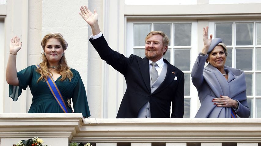 Prinzessin Catharina-Amalia mit ihrem Vater König Willem-Alexander und ihrer Mutter Königin Máxima