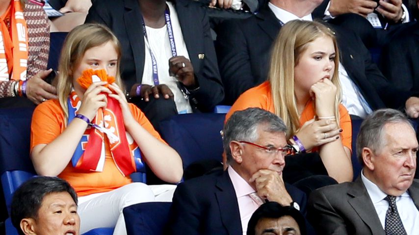 Prinzessin Catharina-Amalia und Prinzessin Ariane im Stadion von Lyon