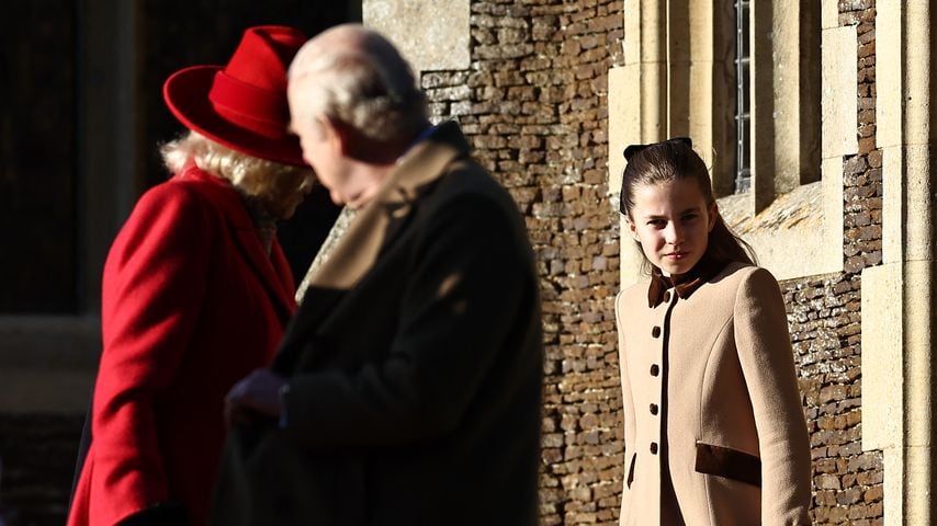 Dieses Geschenk bringt König Charles' Enkelin Charlotte mit