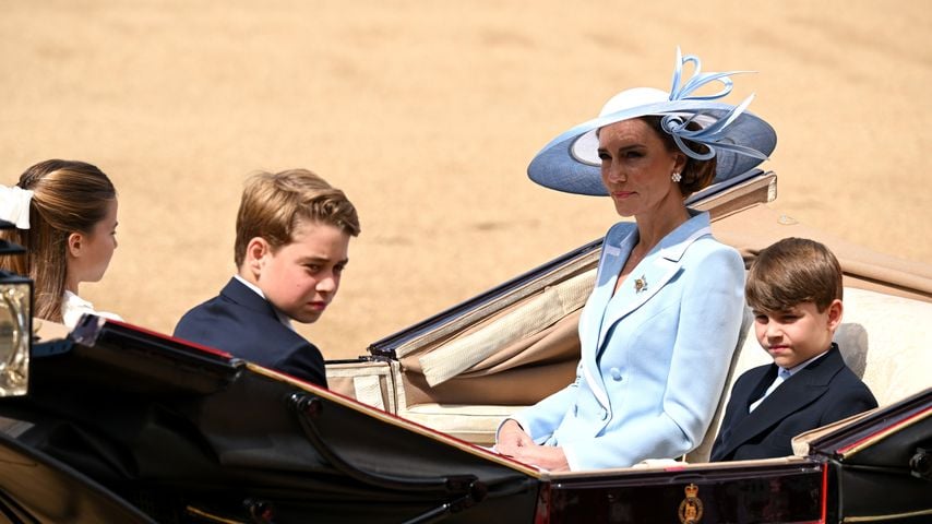 Prinzessin Charlotte, Prinz George, Prinzessin Kate und Prinz Louis bei Trooping the Colour in London