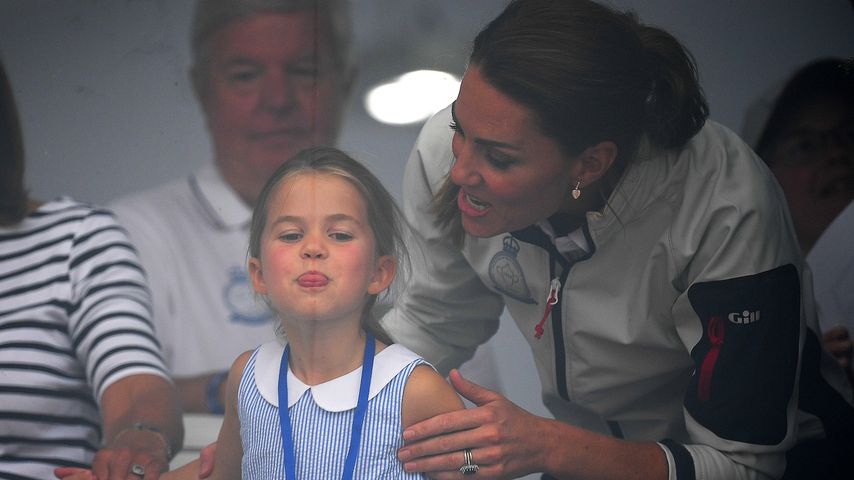 Prinzessin Charlotte und Herzogin Kate bei der King's Cup Regatta 2019
