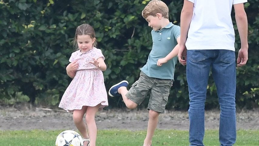 Olé! Prinzessin Charlotte und George kicken ganz ausgelassen