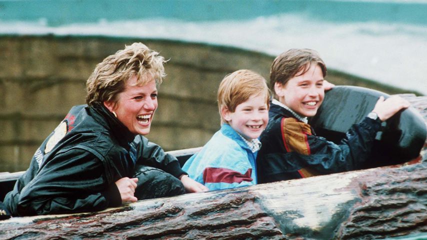 Prinzessin Diana (✝) mit ihren Söhnen Prinz Harry und Prinz William, 1993