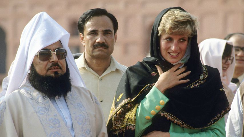 Prinzessin Diana in der Badshai Moschee in Lahore, 1991