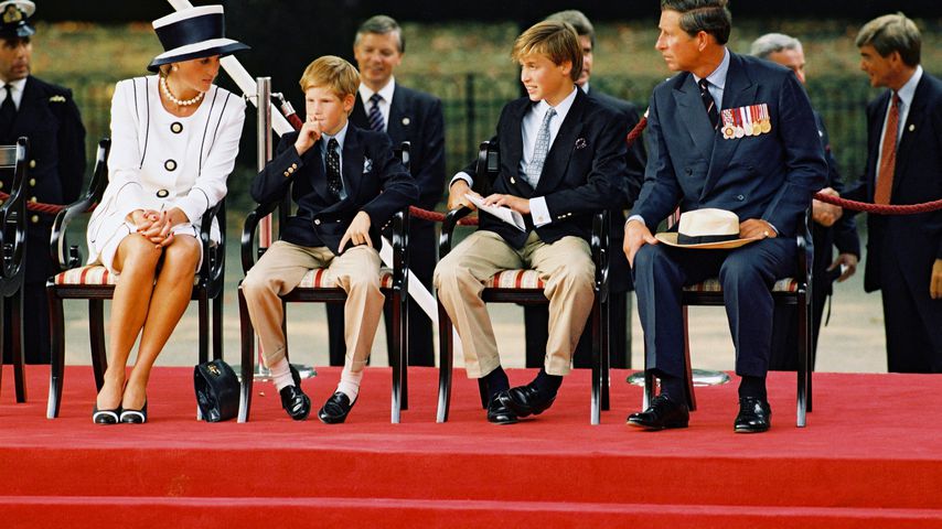 Prinzessin Diana, Harry, William und Charles in London im August 1995