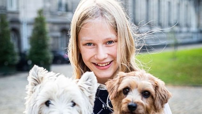 Süß! Belgische Prinzessin posiert zum Geburtstag mit Hunden