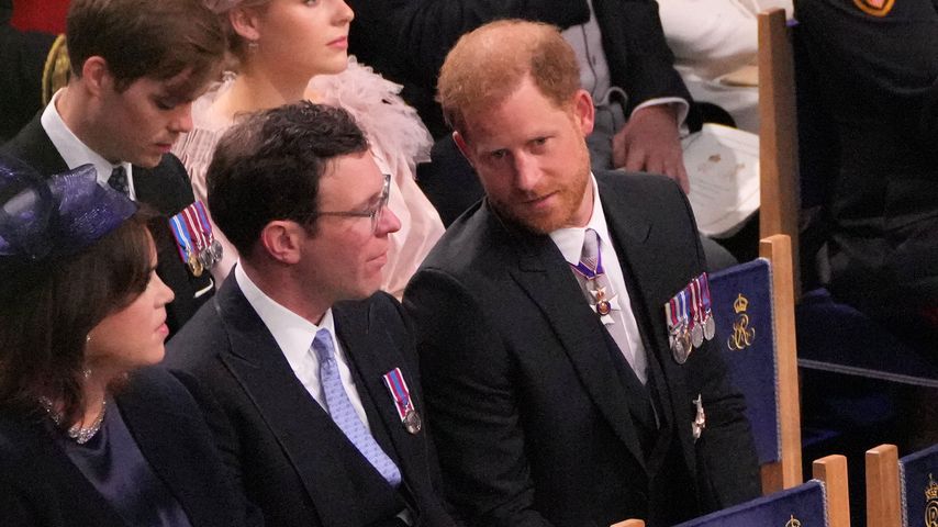 Lästerte Prinz Harry bei der Krönung mit Jack Brooksbank?