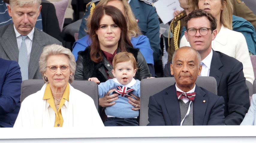 Prinzessin Eugenie mit ihrem Sohn August und ihrem Mann Jack Brooksbank im Juni 2022