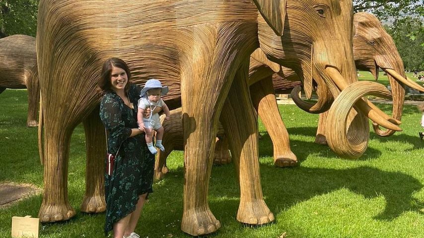 Prinzessin Eugenie mit ihrem Sohn im Elefantenpark