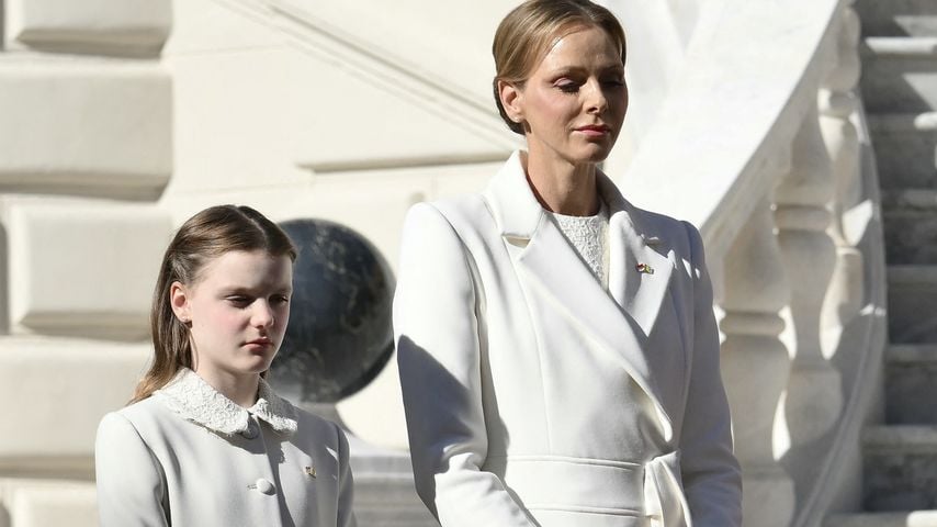 Prinzessin Gabriella und Fürstin Charlène von Monaco bei der Willkommenszeremonie für Papst Leo XIV. im Fürstenpalast