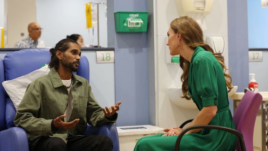 Prinzessin Kate besucht das Royal Marsden Hospital in London und spricht mit einem Patienten über Krebsversorgung