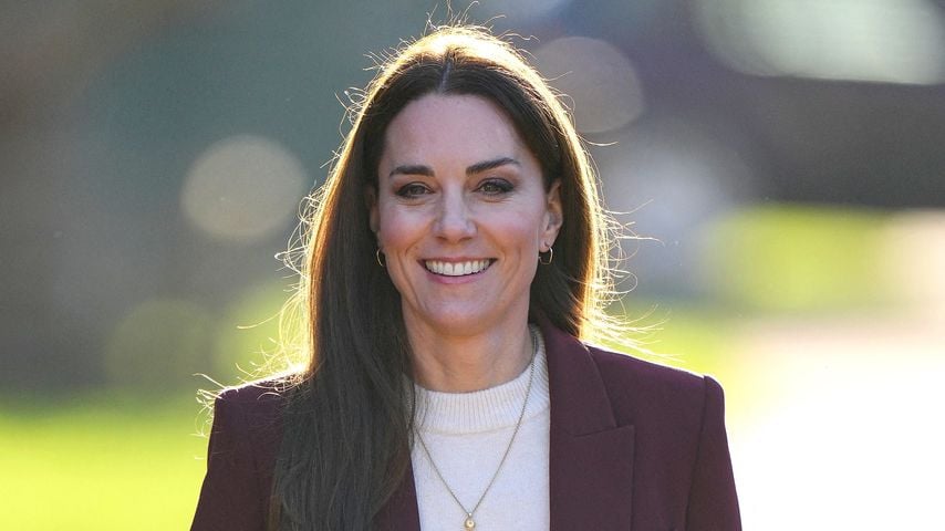 Mal kein Kleid: Prinzessin Kate bezaubert im Blazer-Look!