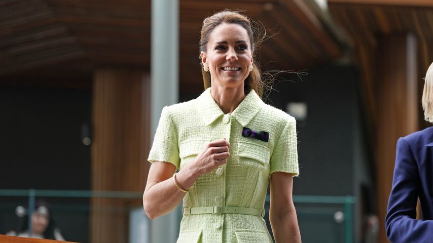 Aus Respekt: Prinzessin Kate war barfuß bei Besuch unterwegs