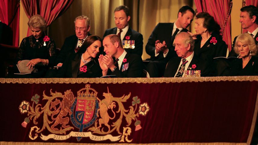 Prinzessin Kate, Prinz William, Prinzessin Anne, König Charles III. und Königsgemahlin Camilla