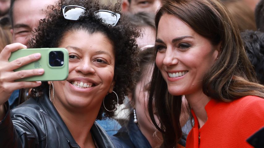 Prinzessin Kate (r.) mit einem Fan in Soho