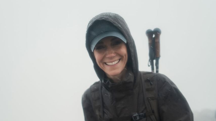 Prinzessin Kate steht in Wanderkleidung auf dem Gipfel des Ben Nevis